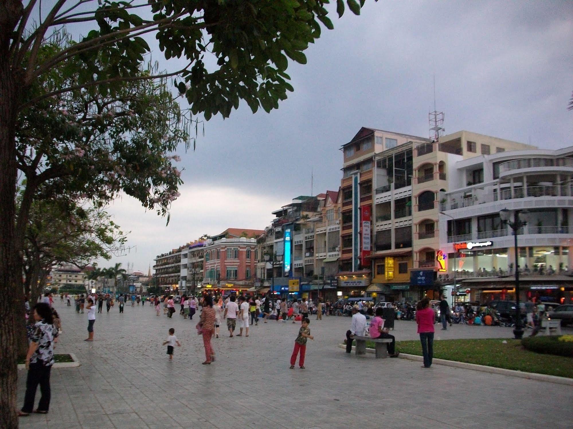 Riverside Backpackers بنوم بنه المظهر الخارجي الصورة