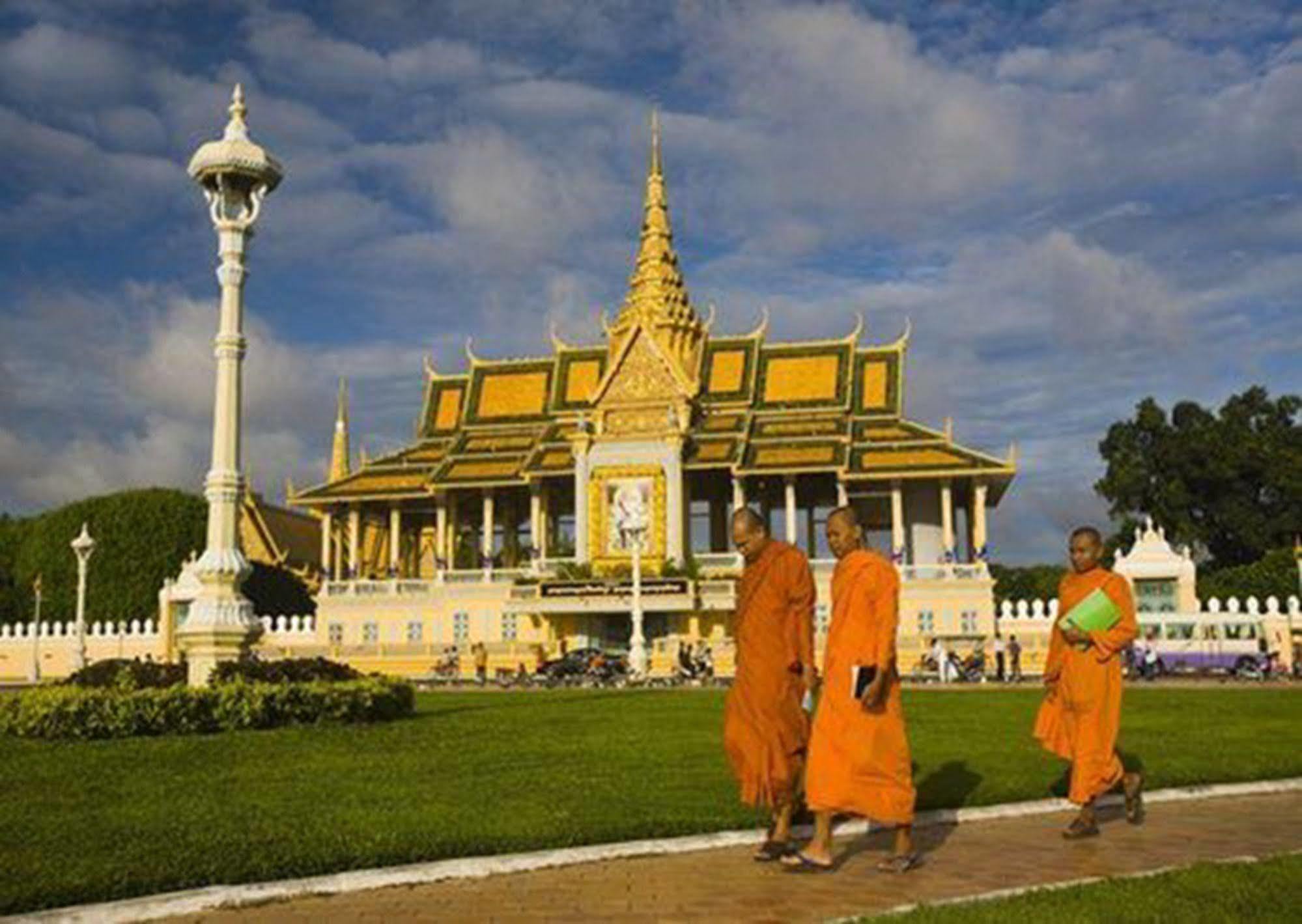 Riverside Backpackers بنوم بنه المظهر الخارجي الصورة