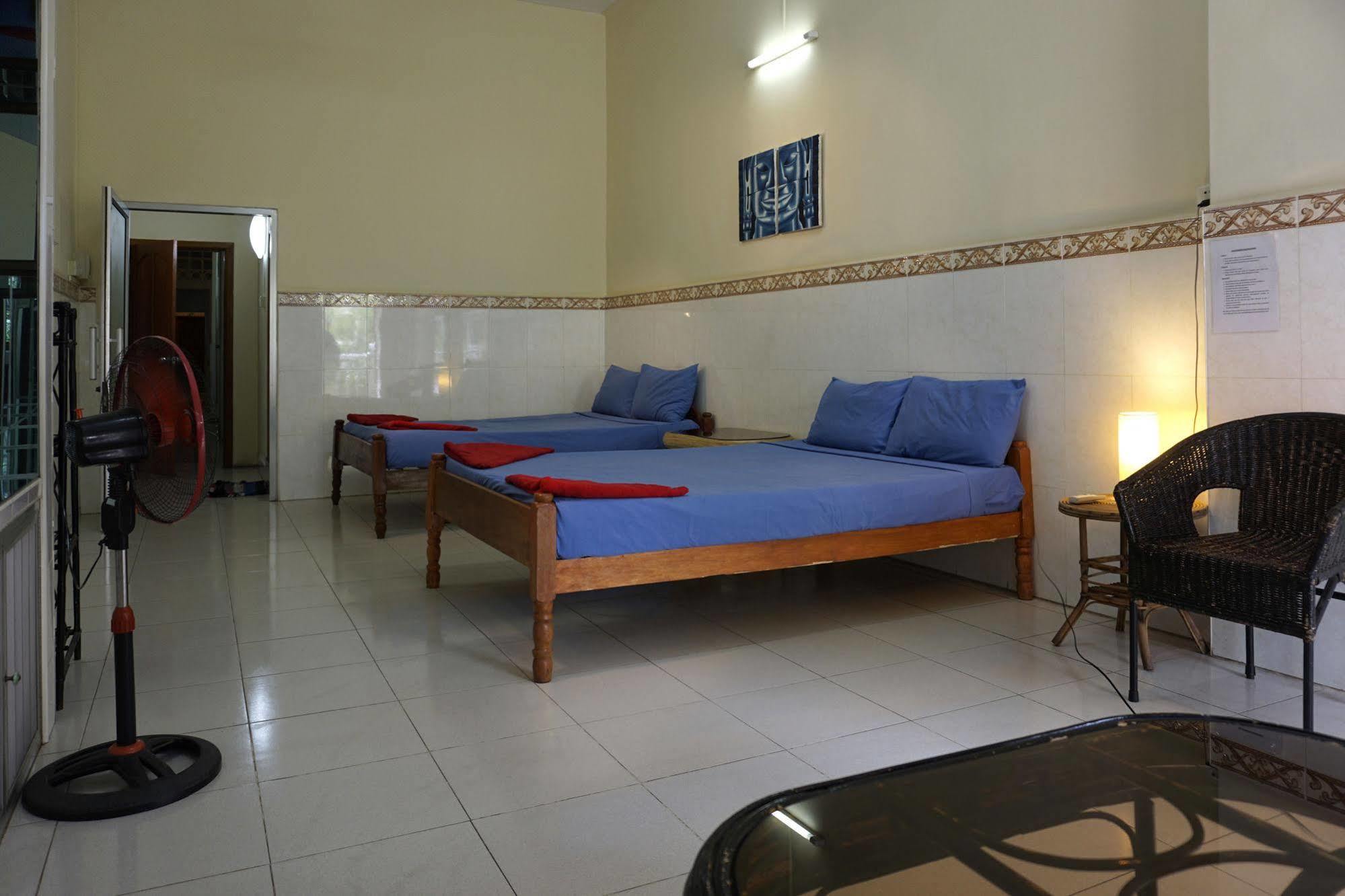 Riverside Backpackers بنوم بنه المظهر الخارجي الصورة