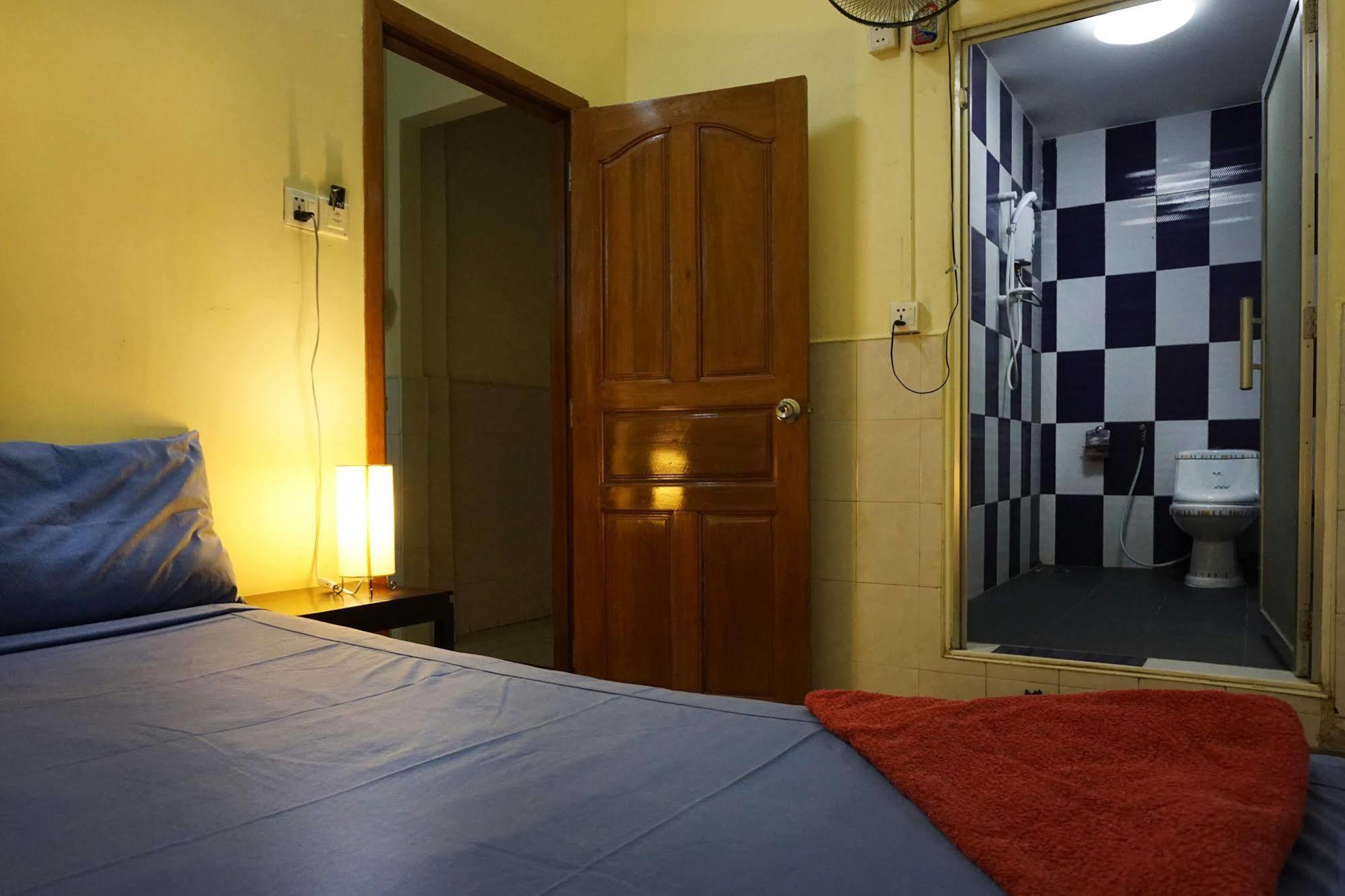 Riverside Backpackers بنوم بنه المظهر الخارجي الصورة