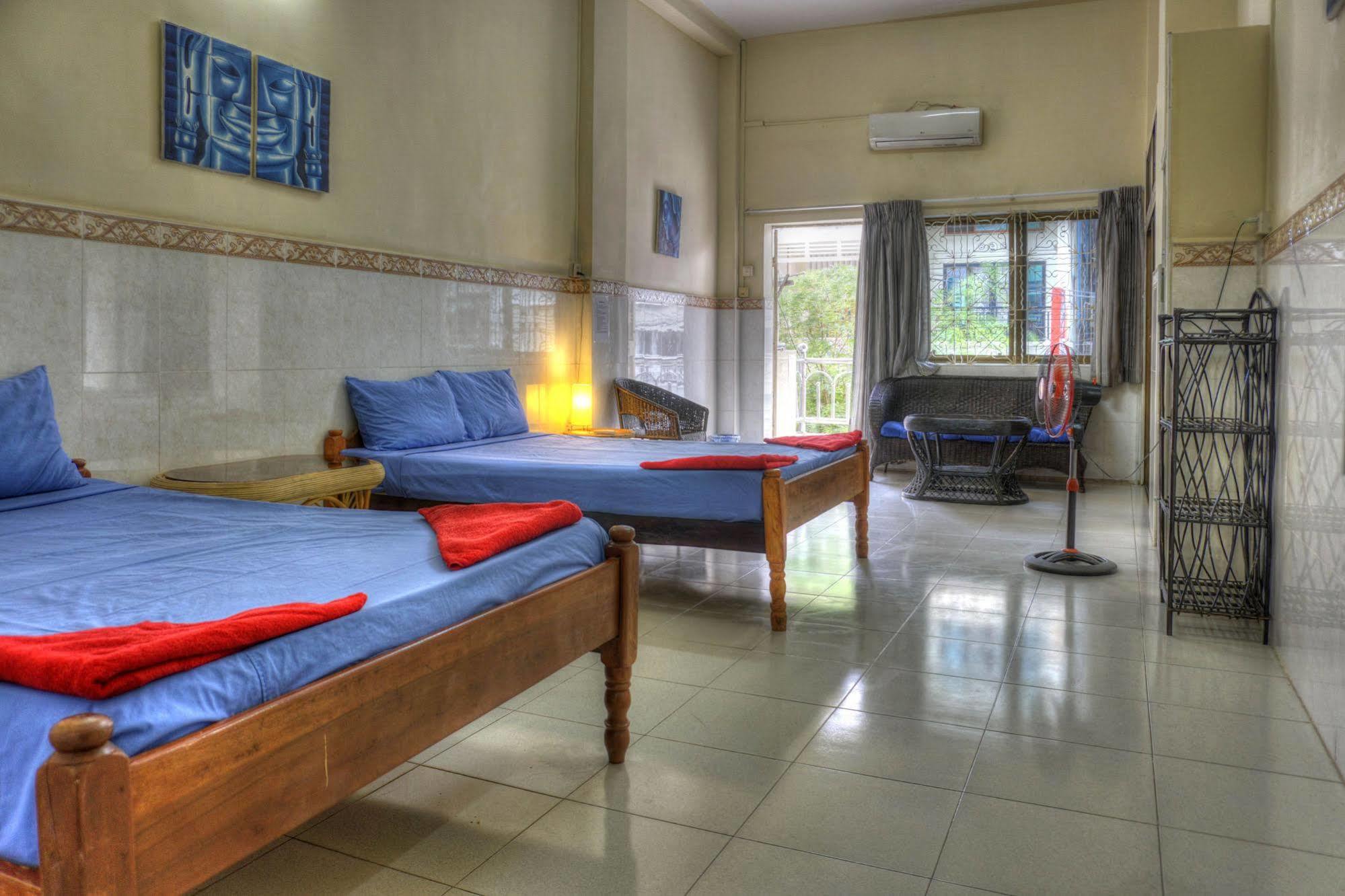 Riverside Backpackers بنوم بنه المظهر الخارجي الصورة