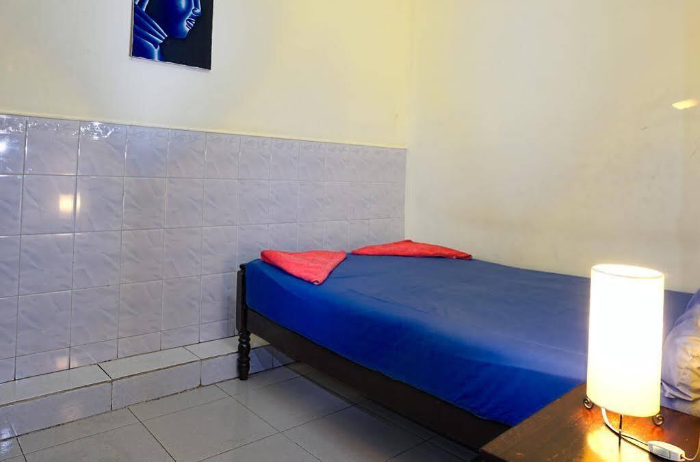 Riverside Backpackers بنوم بنه المظهر الخارجي الصورة